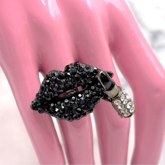 Lips & Lipstick Black Crystal Finger Fashion Ring‎ - Picture 3 of 8